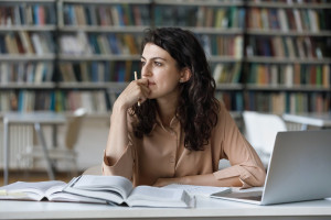 Studeren en ondernemen met zelfstandigenaftrek?