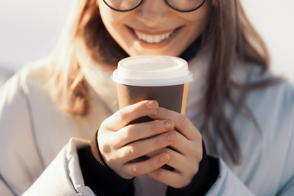 Vormt verstrekking koffiebeker to go belast loon